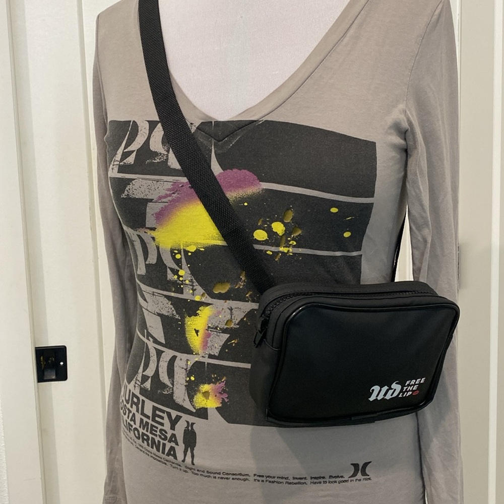 NWOT Urban Decay “Free The Lips” Fanny Pack, Crossbody Bag